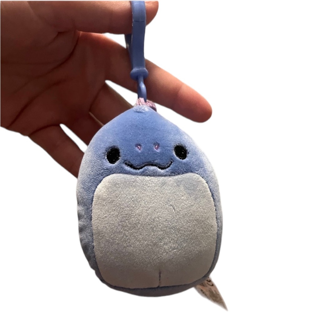 Donyar the eel Squishmallow clip